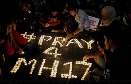 Người dân Malaysia cầu nguyện cho nạn nhân trong chuyến bay MH17.